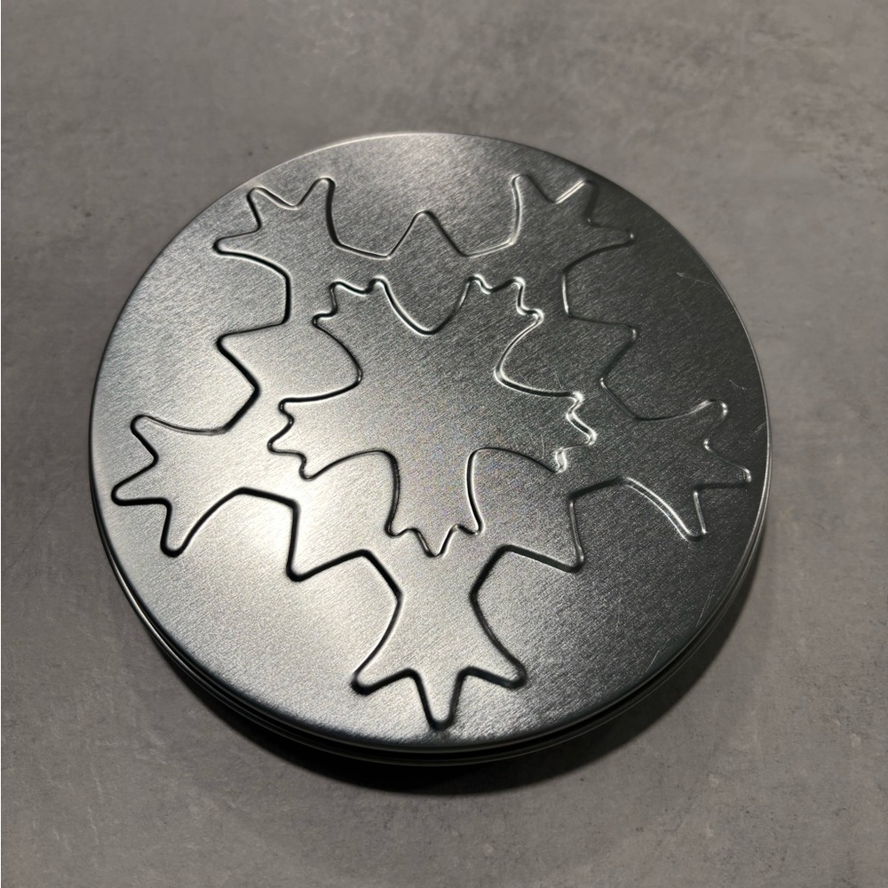 IKEA VINTER 2023 Set of 4 Cookie Cutters w/ Container, Assorted Snowflake Shapes